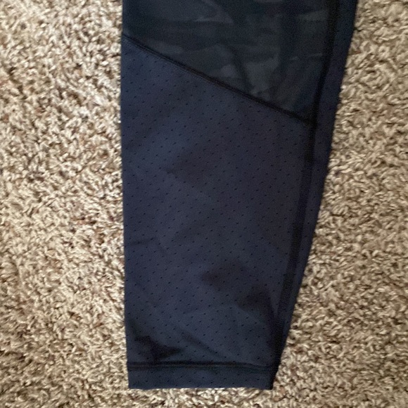 Gap Fit Sculpt Revolution Compression Leggings in Black Camo - Picture 8 of 16